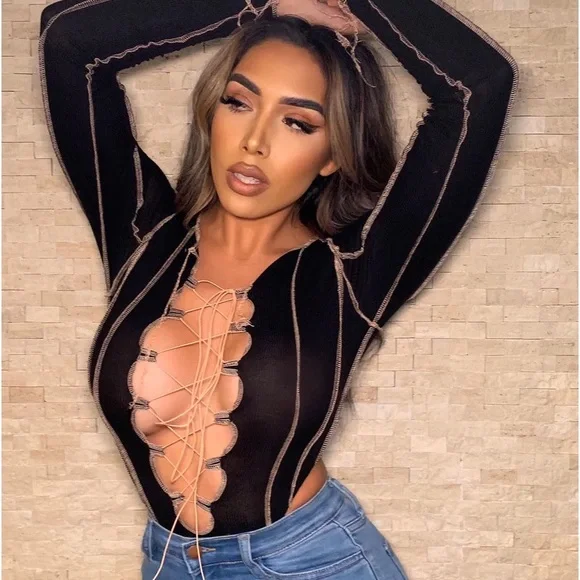 💕❤️🥰MAKE AN OFFER! NWT FASHION NOVA ‘LACE UP’ BODYSUIT❤️🥰💕 - Picture 1 of 3